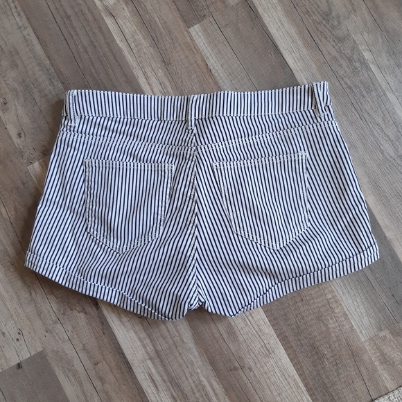 GUC H&M Pinstripe Shorts - Picture 7 of 7